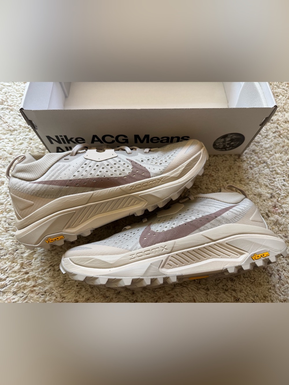 Nike ACG Zegama trail running shoes Men’s 9 Women’s 10.5